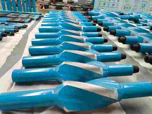 22 "Spiral Welded blade stabilizer, 11" OD body dengan 7-5/8 ′′ Reg. box down dan 7-5/8 ′′ H90 box up