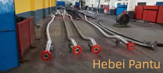 Selang Coflexip 3 1/8” bergelang, 5.000 psi untuk saluran cok dengan tutup fleksibel pelindung baja tahan karat